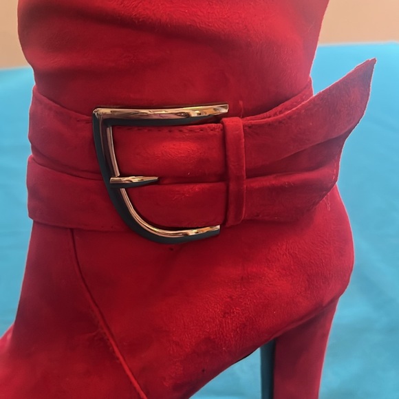 Knee-high red suede platform boots - Picture 7 of 12